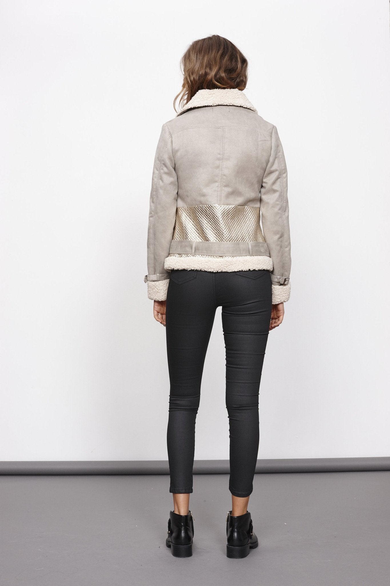 Abrigo Major Tom - Alo Nui