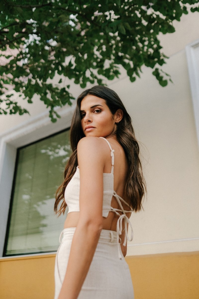Crop top de lino color crema Tess - ALO NUI